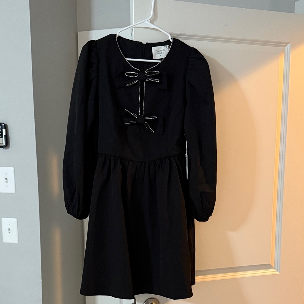Elegant Black women’s Dress with Bow Accents